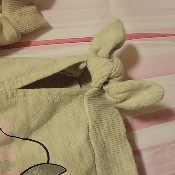 Disney Juniors Minnie 3t sweater with tye at bottom - Picture 3 of 4